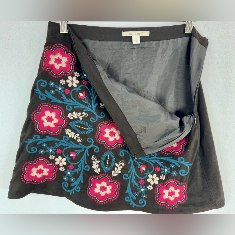 Women’s Black Floral Embroidered Mini Skirt Floral Velvet Francescas Sz M - Picture 7 of 7
